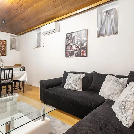 Viktor Apartman *