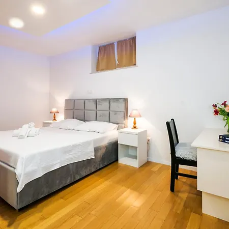 Viktor Appartement *
