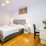 Viktor Apartamento *